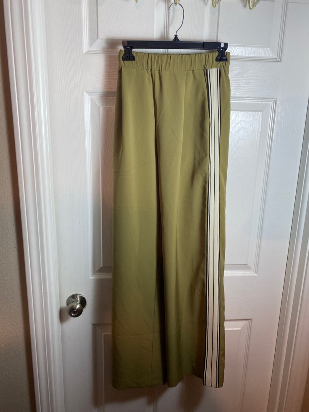 Bishop and Young Track Style Wide Leg Olive PullOn Pant Pockets - Picture 2 of 7